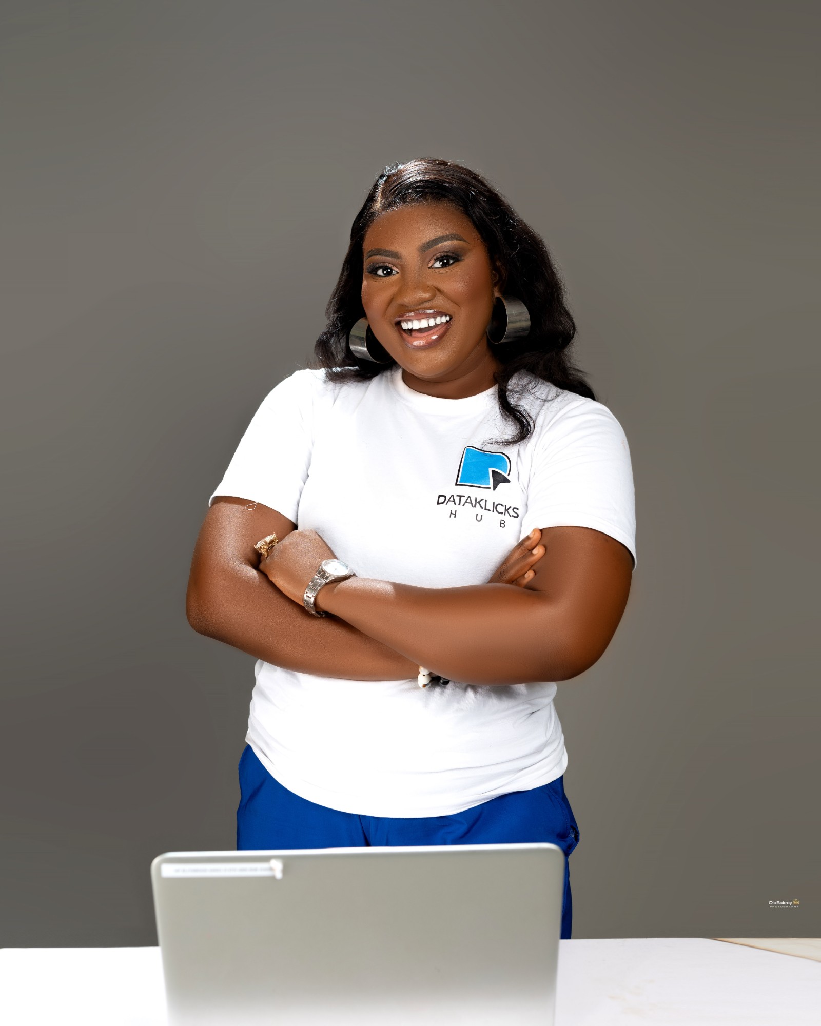 Elizabeth Gideon in DataKlicks Hub tee