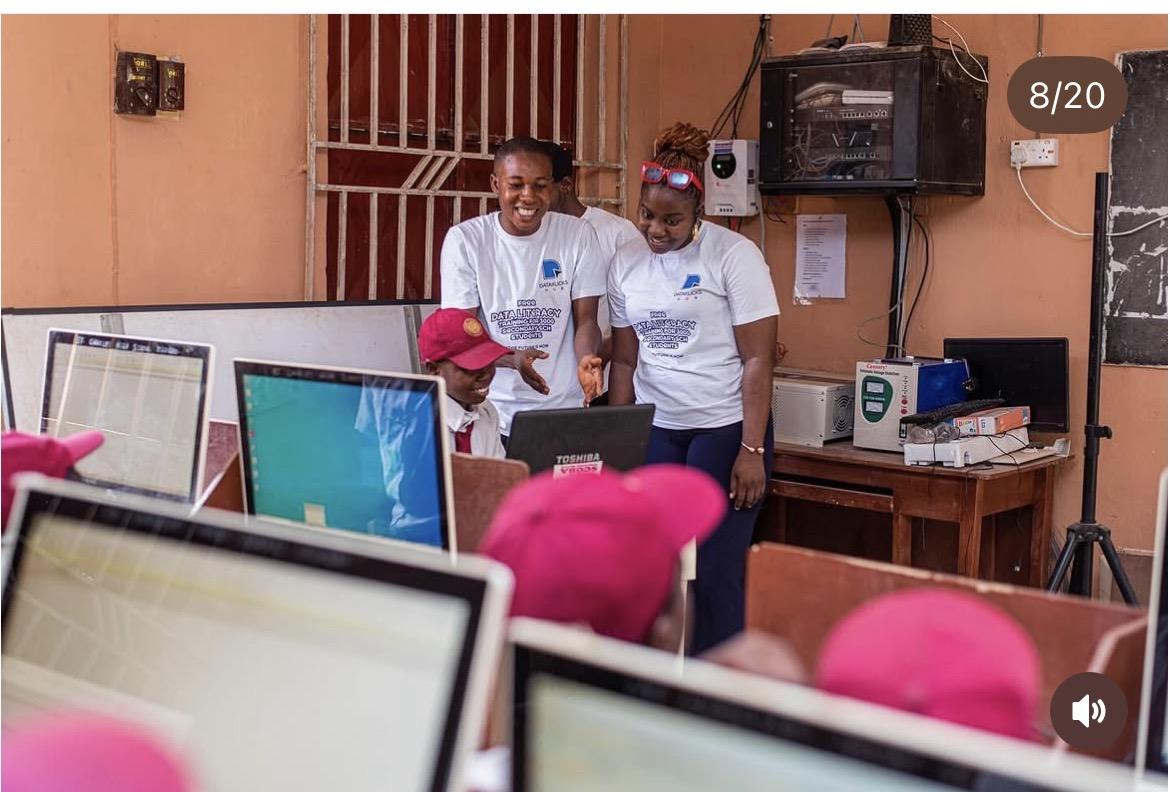 DataKlicks Hub team teaching data literacy to secondary school students